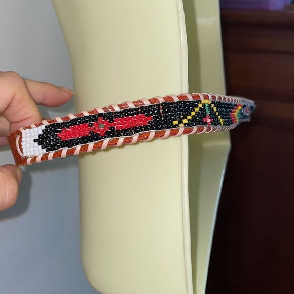 Vintage beaded  Native American look tooled brown leather belt - Picture 4 of 8